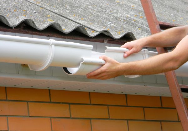 Gutter Hanging in Belleville